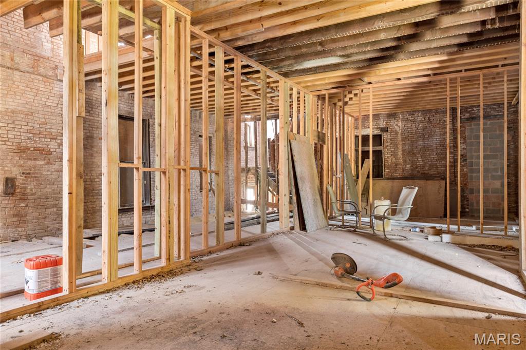 2012 Saint Louis Avenue