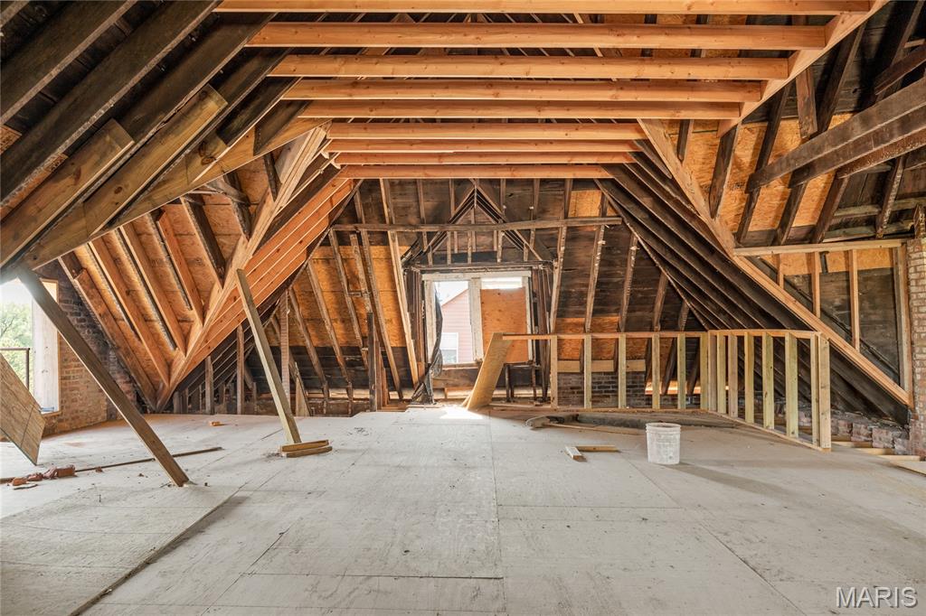 2012 Saint Louis Avenue