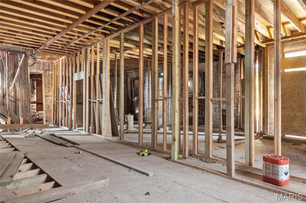 2012 Saint Louis Avenue