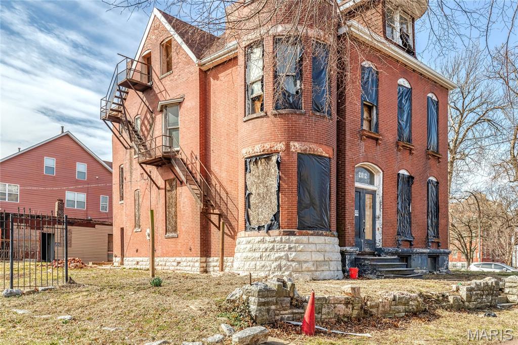 2012 Saint Louis Avenue