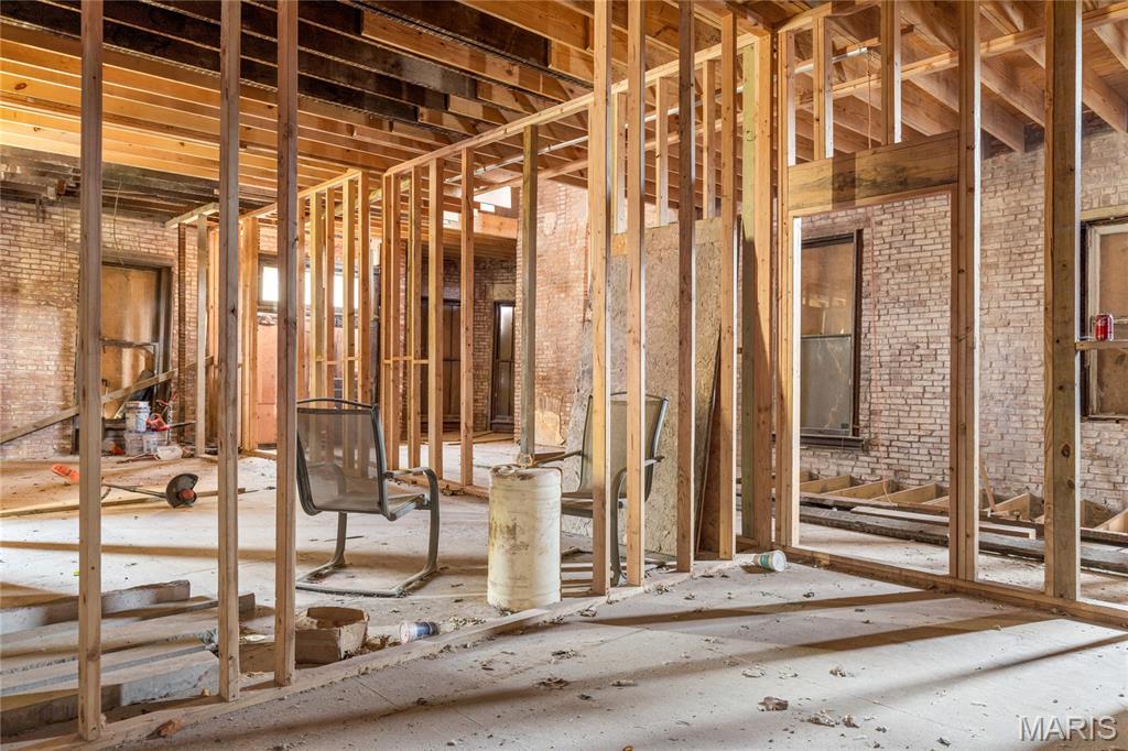 2012 Saint Louis Avenue