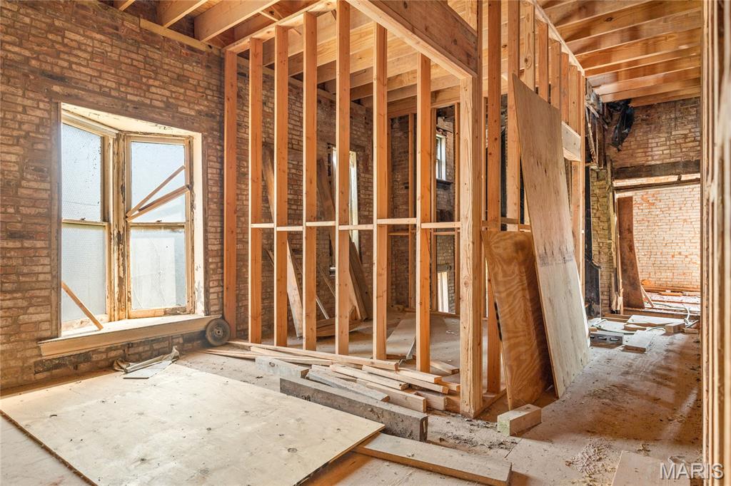 2012 Saint Louis Avenue