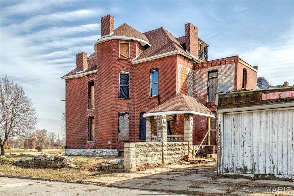 2012 Saint Louis Avenue