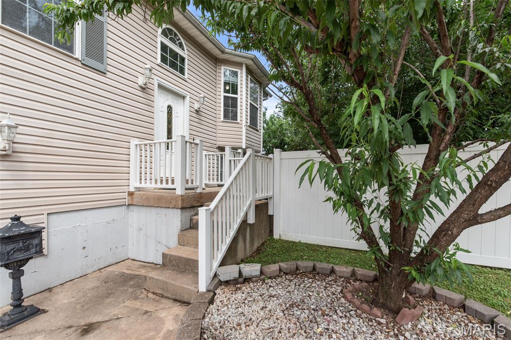 605 De Merville Avenue