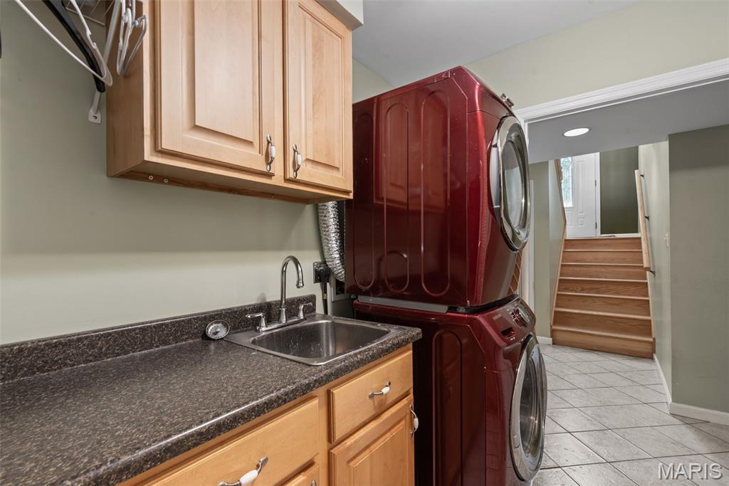 605 De Merville Avenue