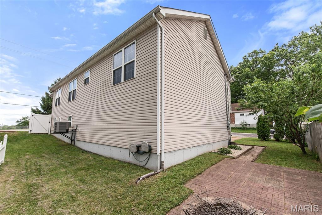 605 De Merville Avenue