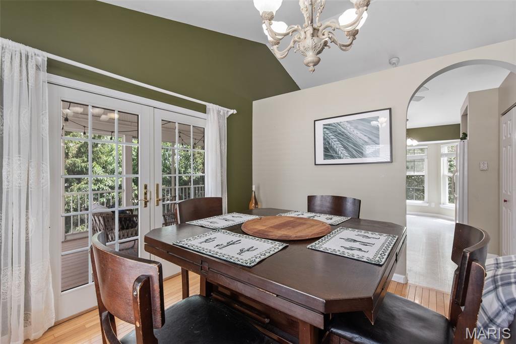 605 De Merville Avenue