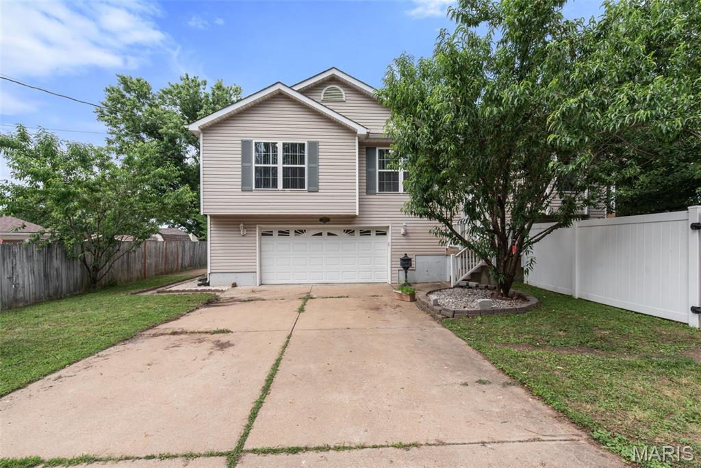 605 De Merville Avenue