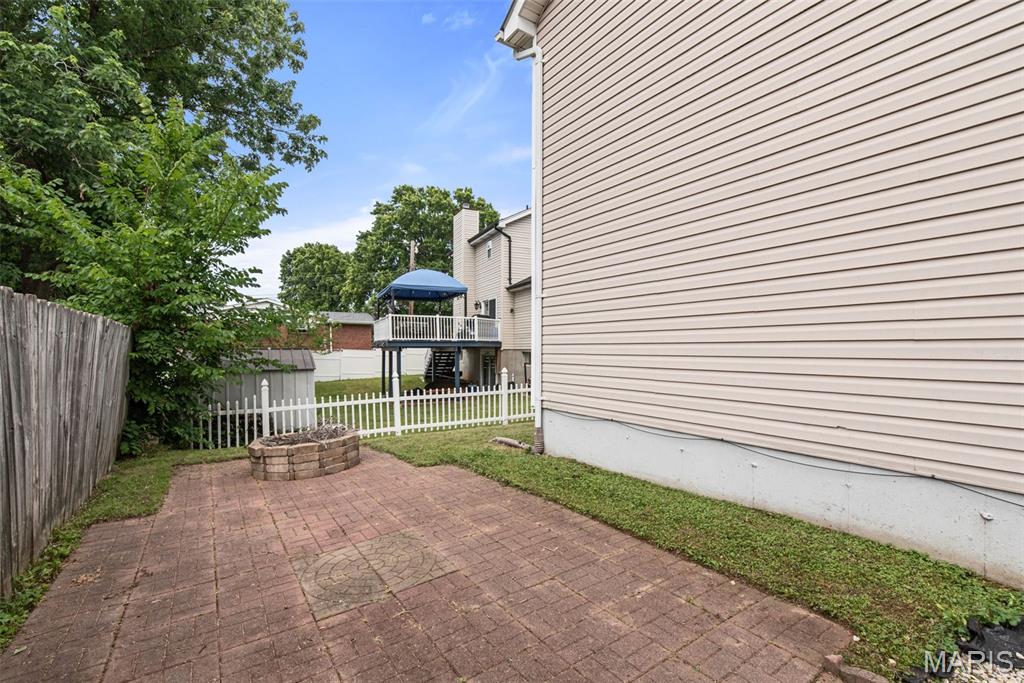 605 De Merville Avenue