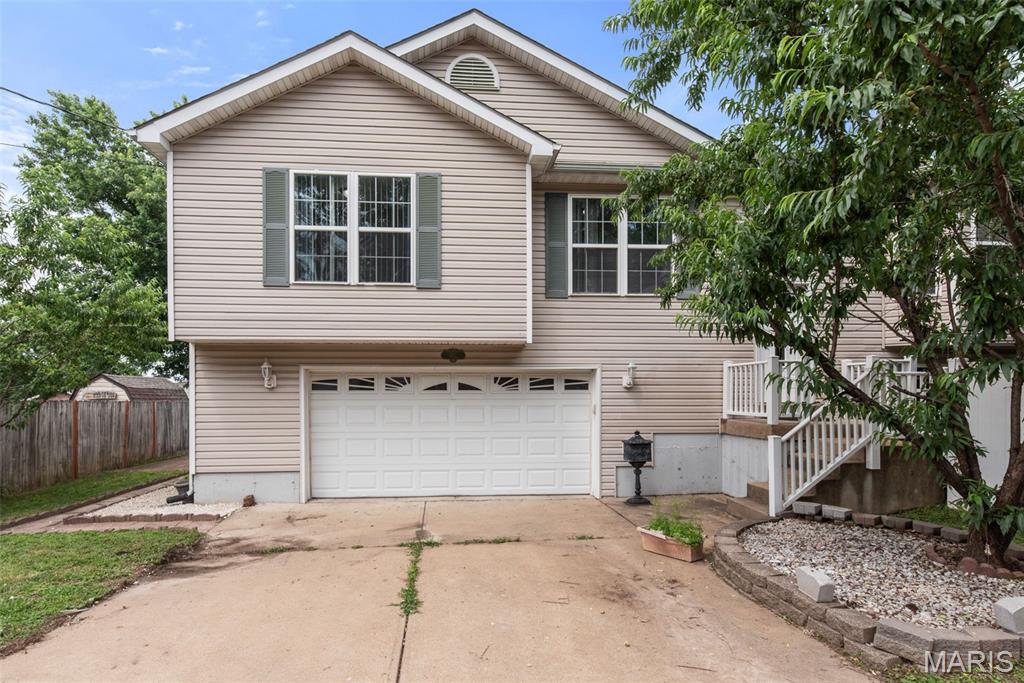 605 De Merville Avenue