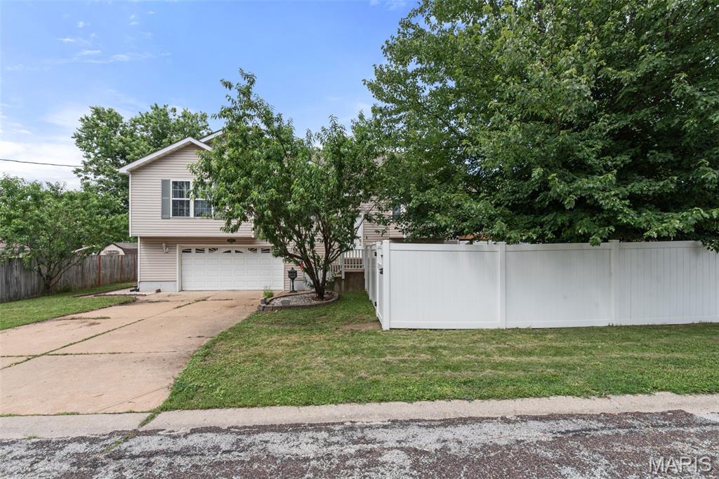 605 De Merville Avenue