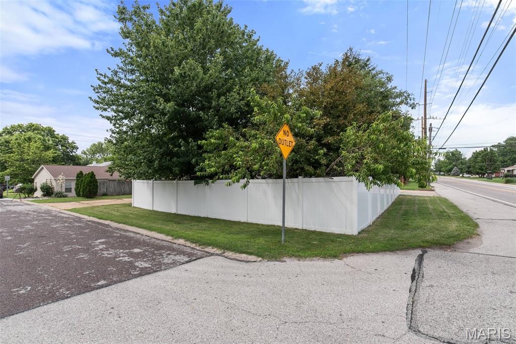 605 De Merville Avenue