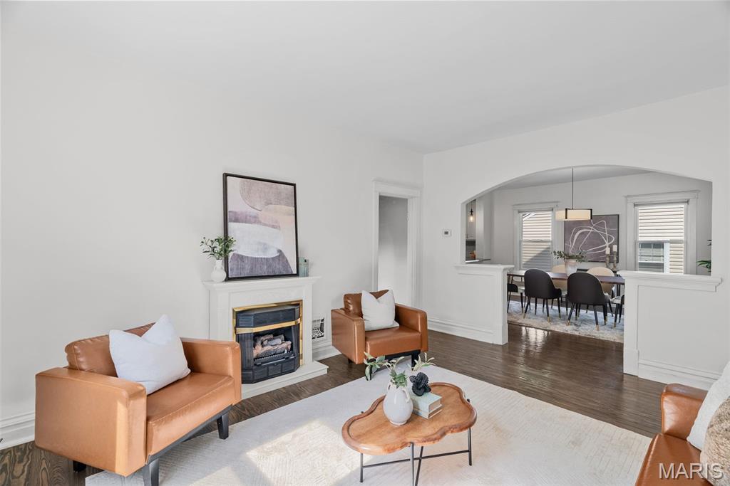 7052 Tholozan Avenue