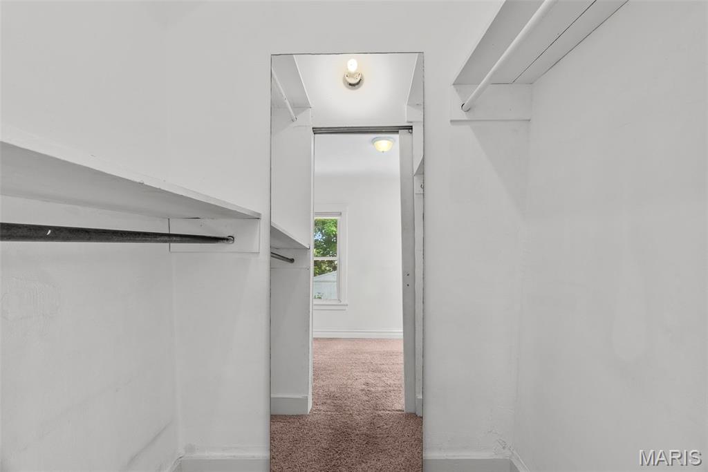 7052 Tholozan Avenue