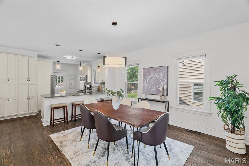 7052 Tholozan Avenue