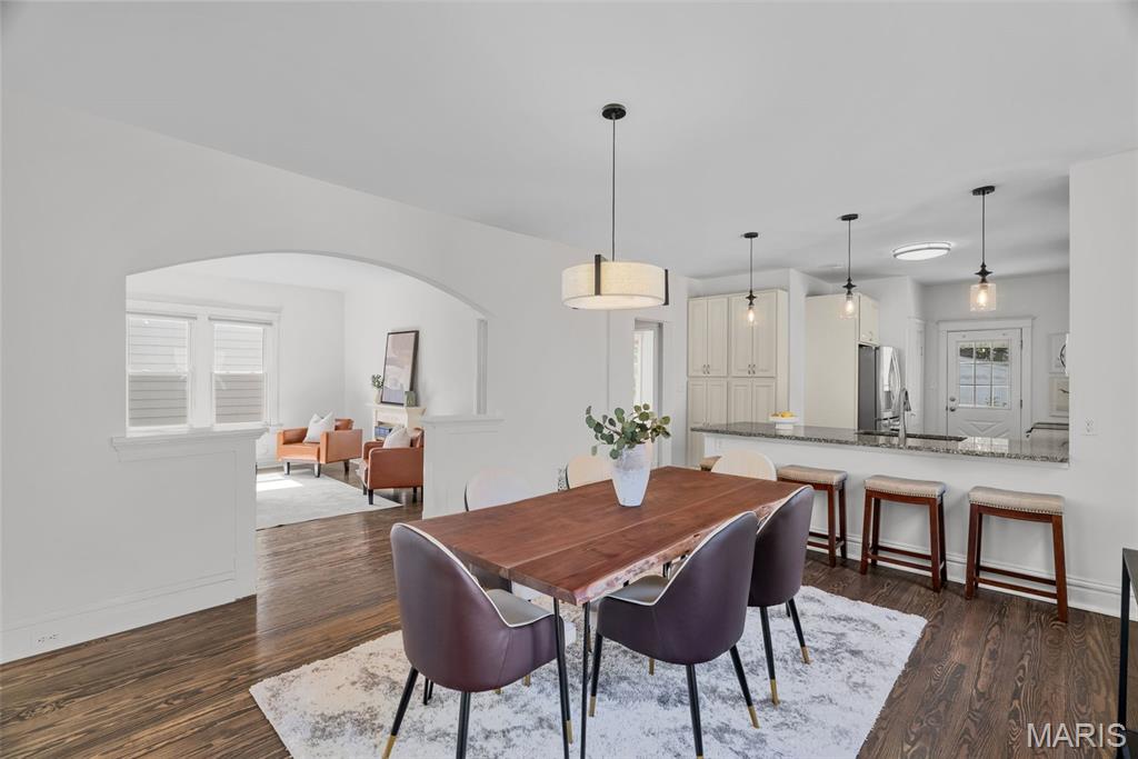 7052 Tholozan Avenue