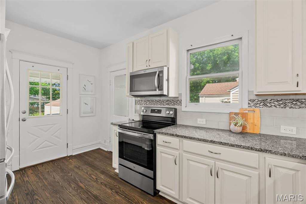 7052 Tholozan Avenue