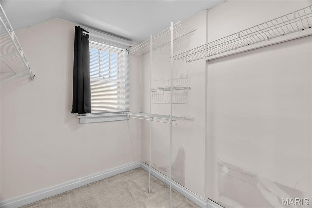 7052 Tholozan Avenue