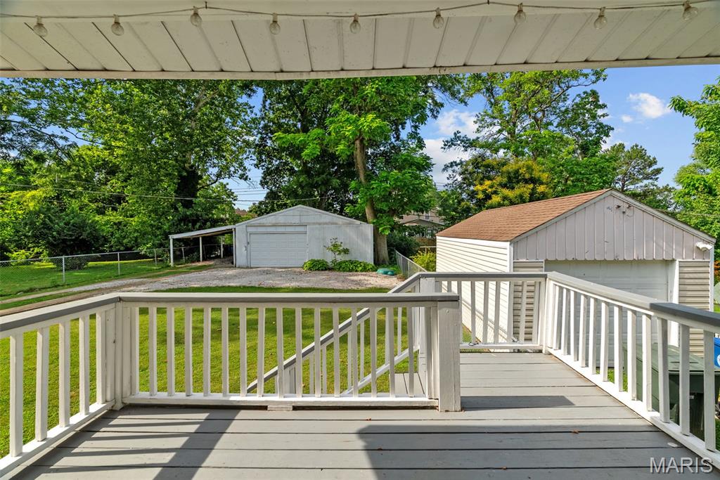 7052 Tholozan Avenue