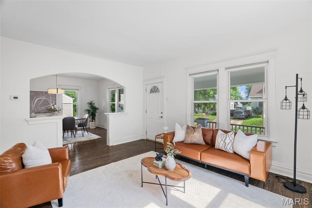 7052 Tholozan Avenue