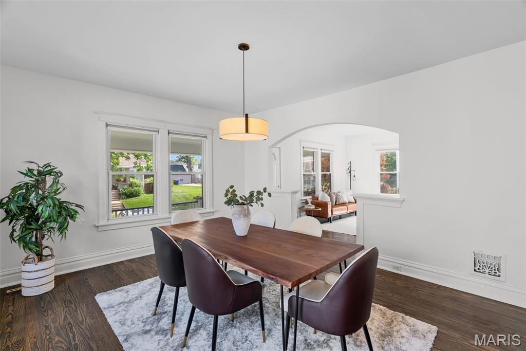 7052 Tholozan Avenue