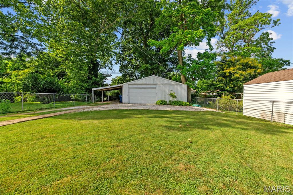 7052 Tholozan Avenue