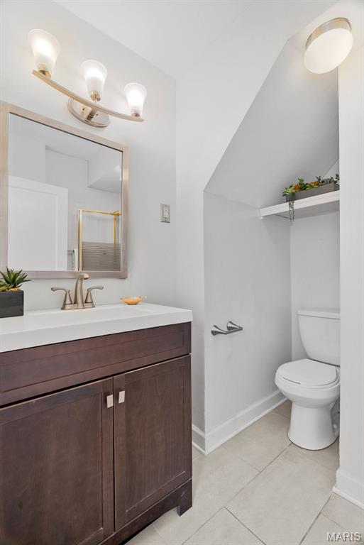 7052 Tholozan Avenue