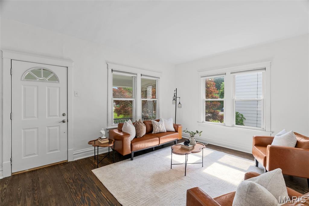 7052 Tholozan Avenue