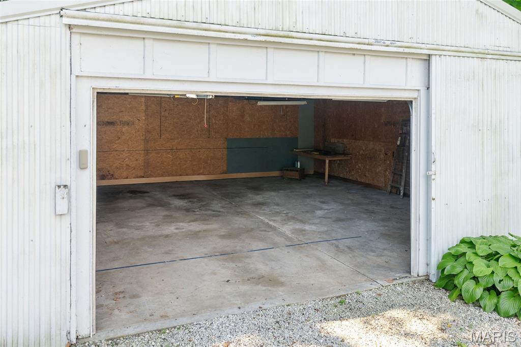 7052 Tholozan Avenue