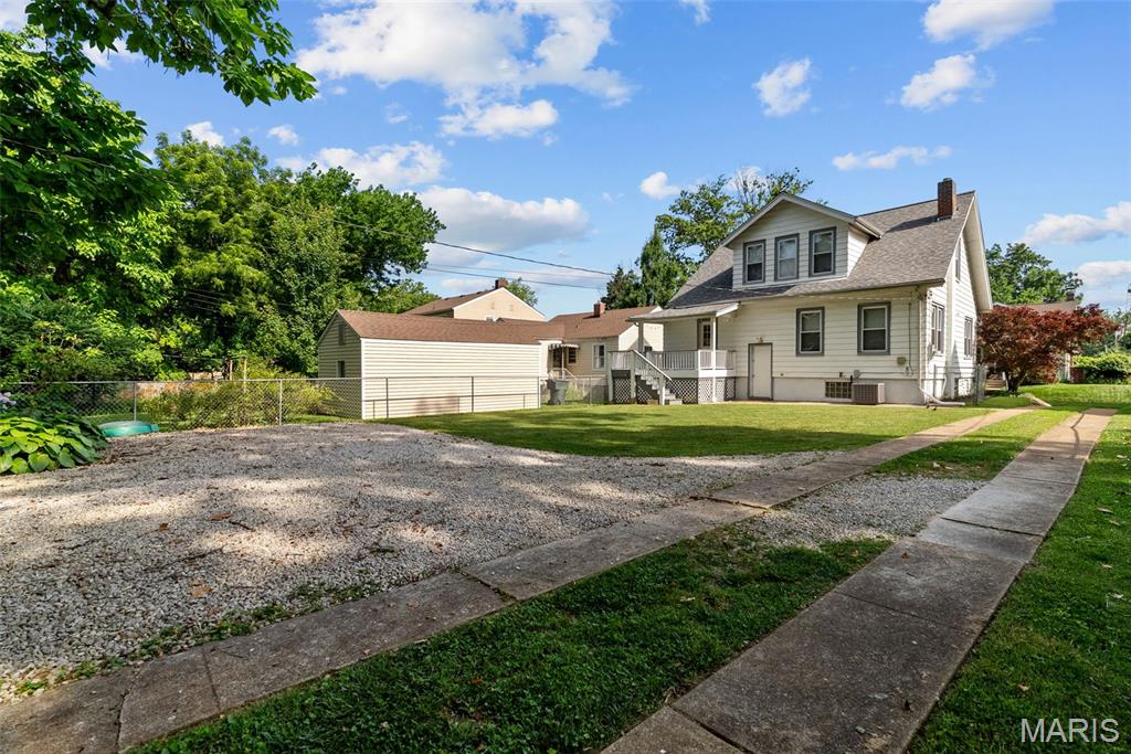 7052 Tholozan Avenue