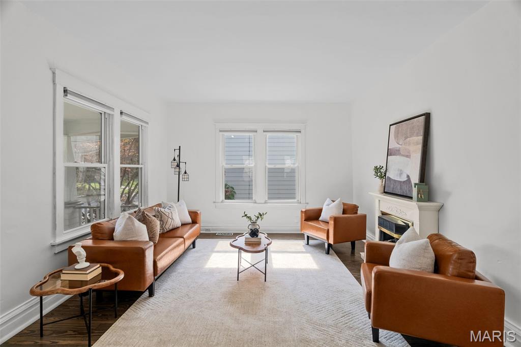 7052 Tholozan Avenue