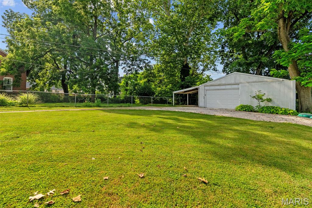 7052 Tholozan Avenue