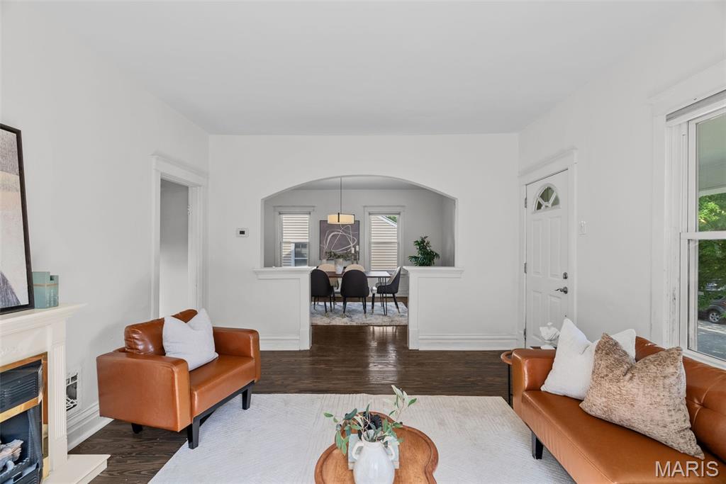 7052 Tholozan Avenue