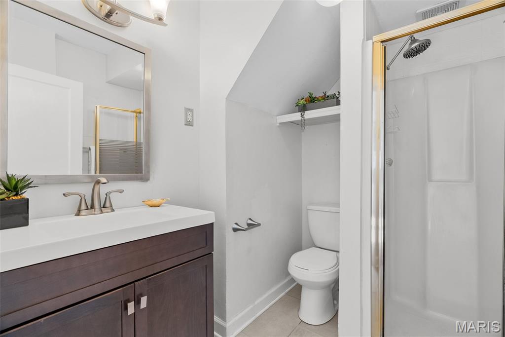 7052 Tholozan Avenue