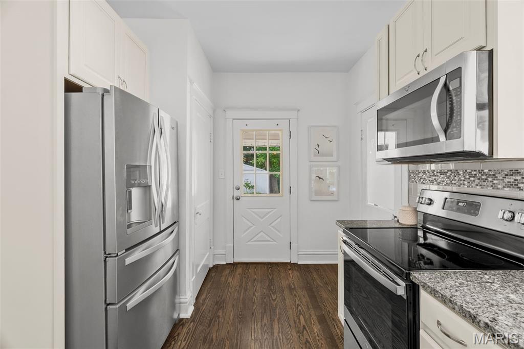 7052 Tholozan Avenue