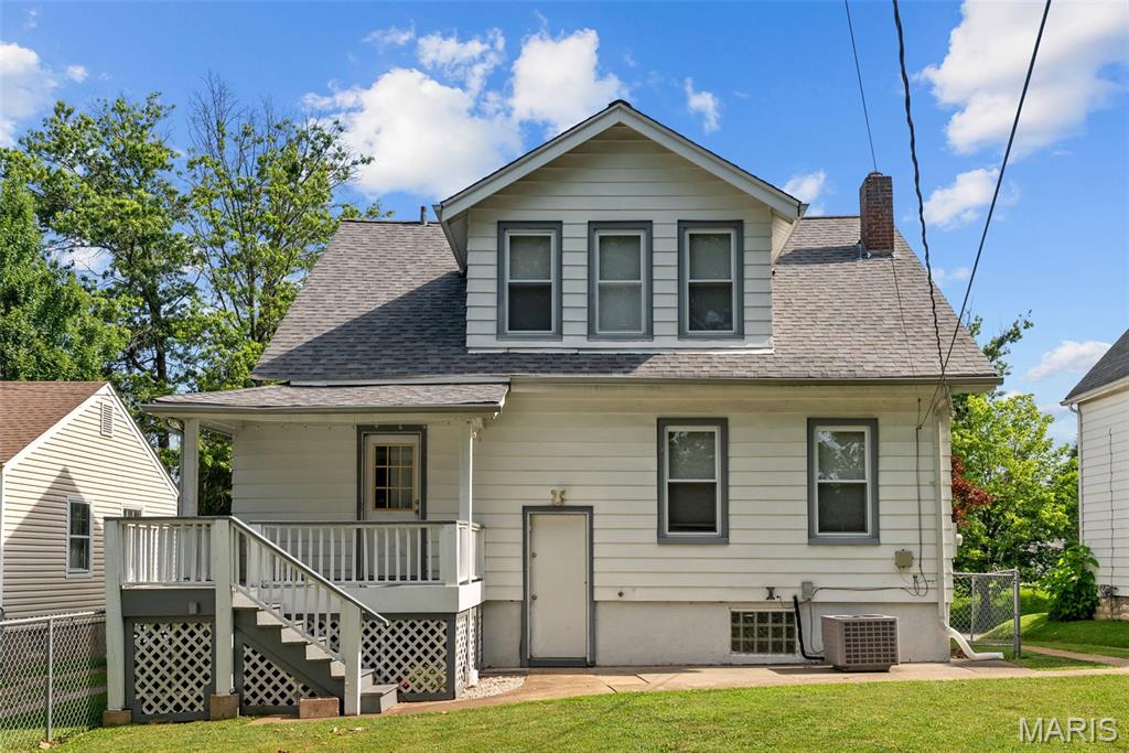 7052 Tholozan Avenue