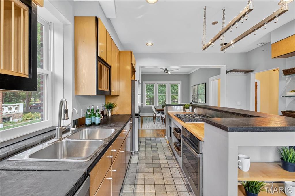 6214 Pershing Avenue