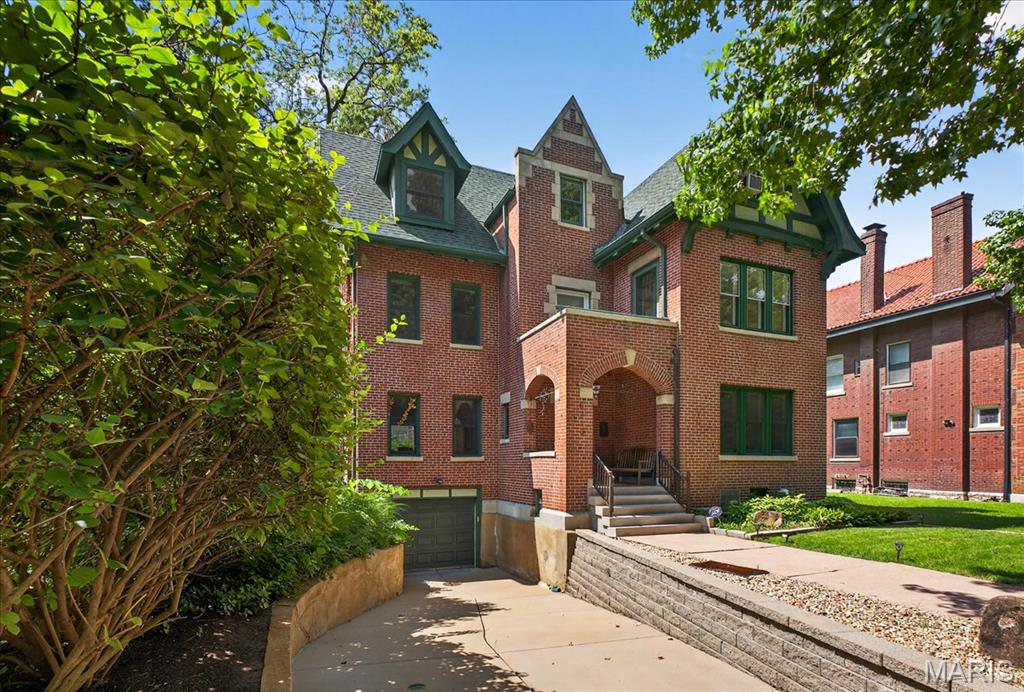 6214 Pershing Avenue