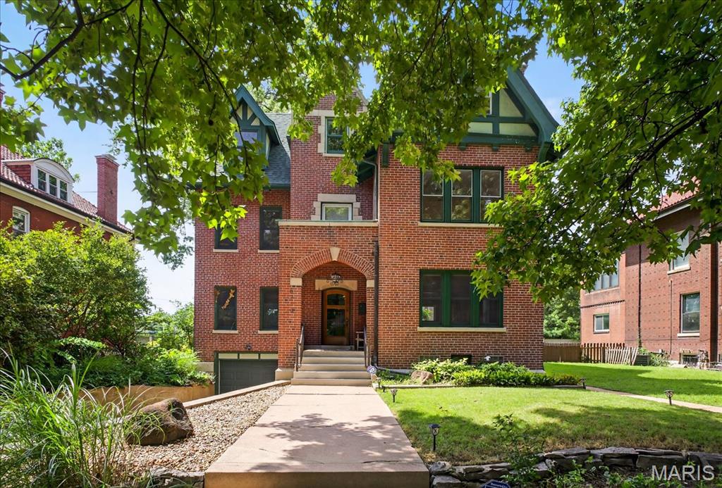 6214 Pershing Avenue