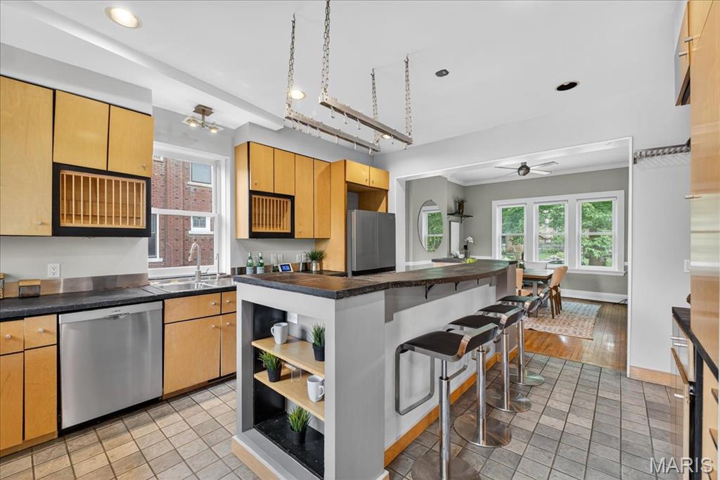 6214 Pershing Avenue