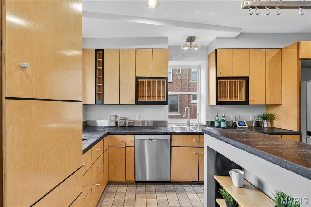 6214 Pershing Avenue