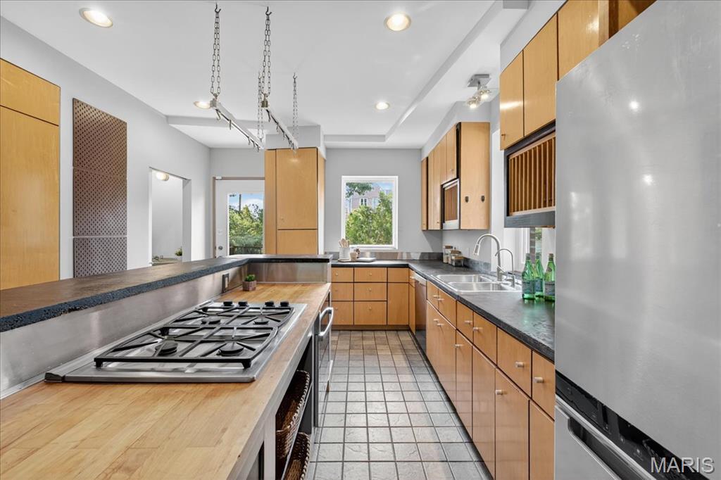 6214 Pershing Avenue