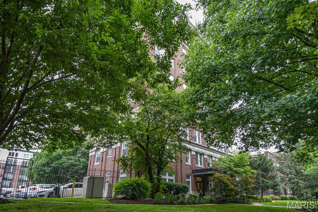 5330 Pershing Avenue Unit: 106