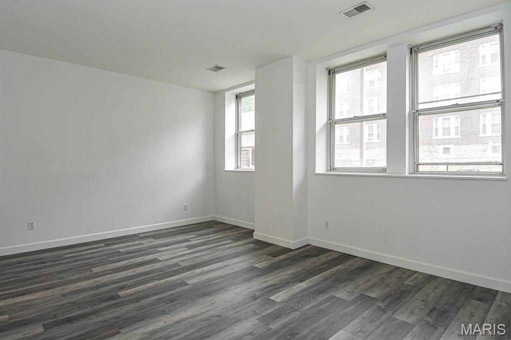 5330 Pershing Avenue Unit: 106