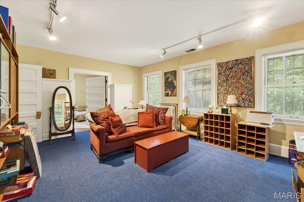 6252 Westminster Place