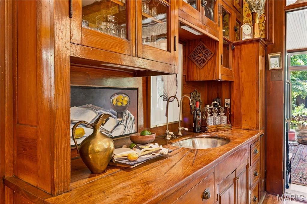 6252 Westminster Place