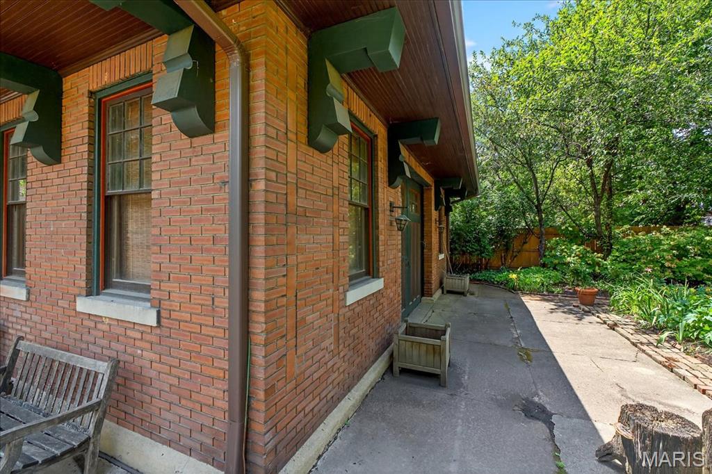 6252 Westminster Place