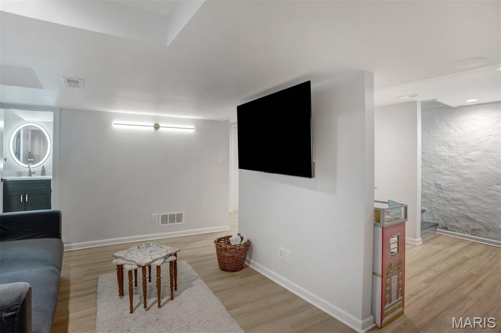 3880 Hartford Street