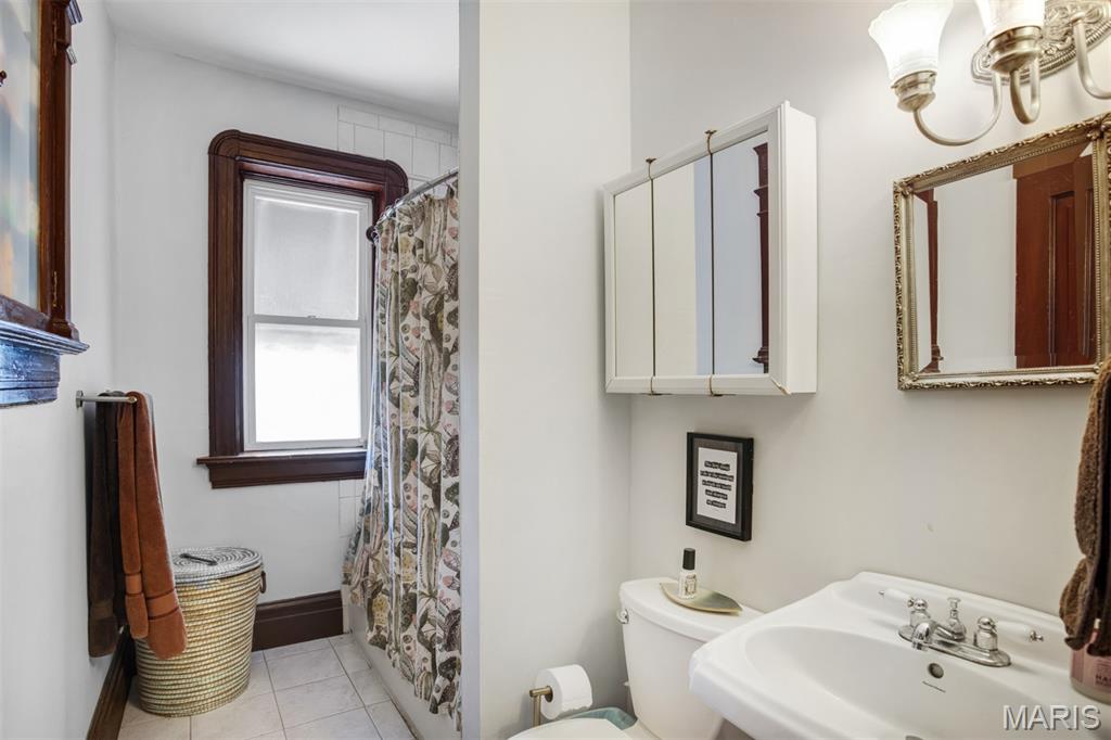 3880 Hartford Street