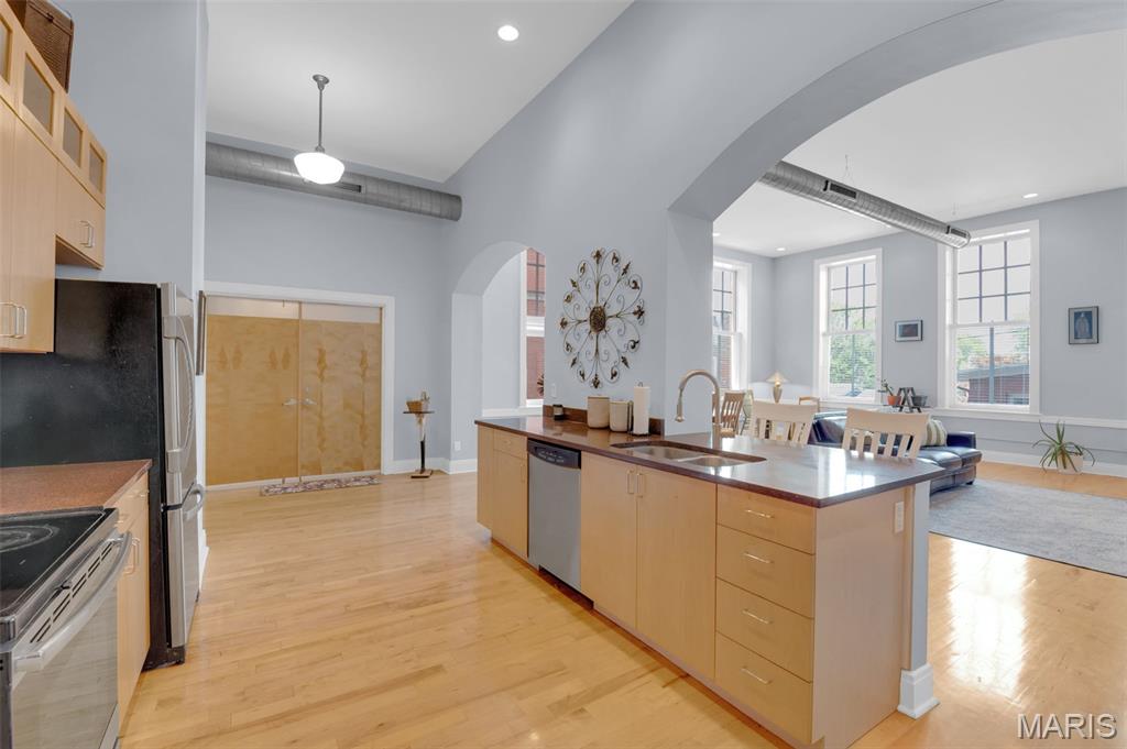 2216 Sidney Street Unit: 6